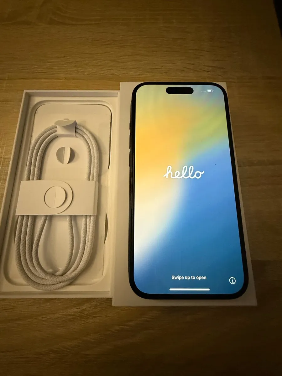 iPhone 15 - Image 1