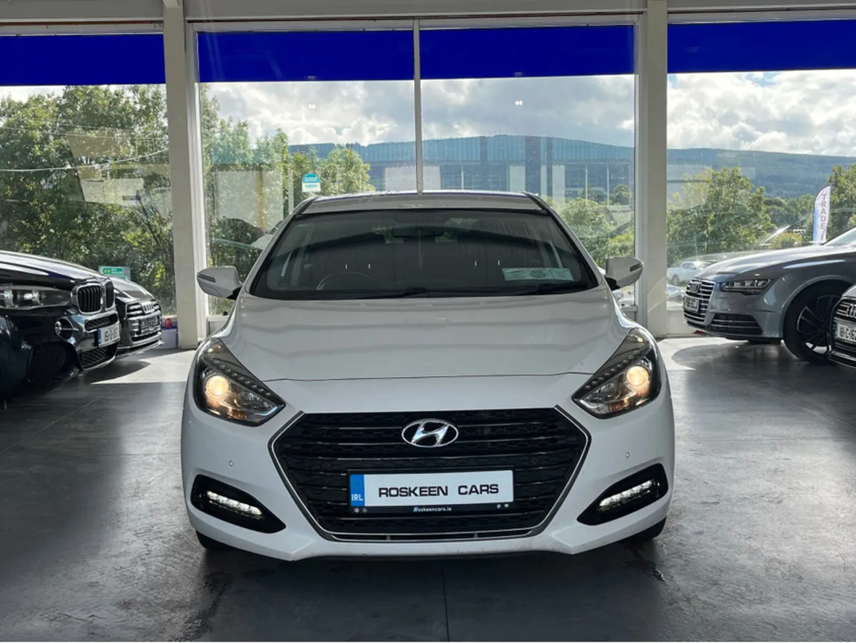 Hyundai i40 SALON EXECUTIVE 4DR COMFORT PLUS - Image 2