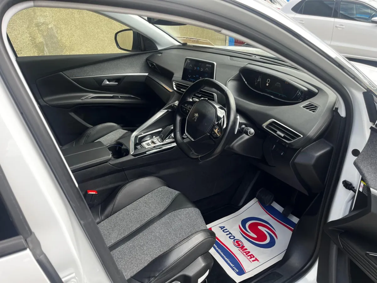 Peugeot 5008 ALLURE 1.2 PETROL AUTOMATIC - Image 4
