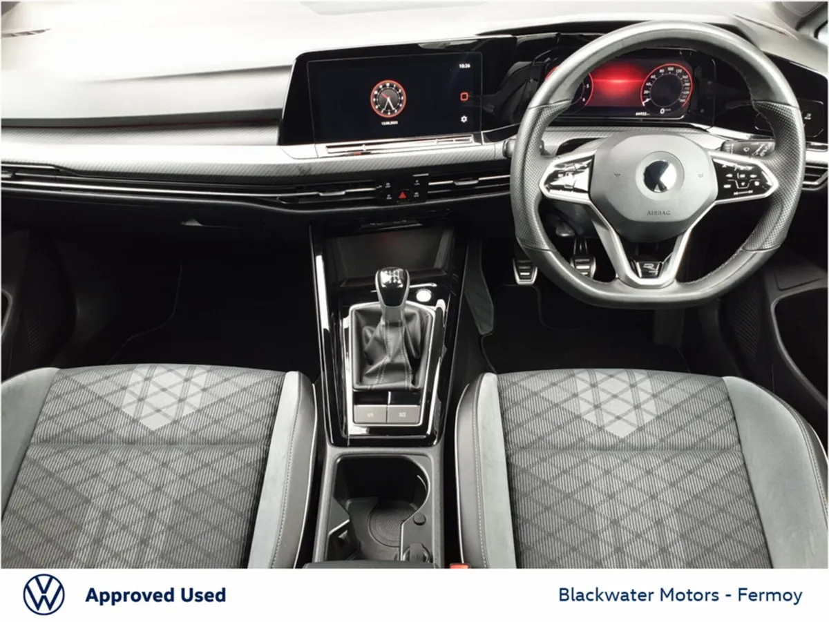Volkswagen Golf 2.0TDI 150BHP R-LINE WITH REAR VIE - Image 3