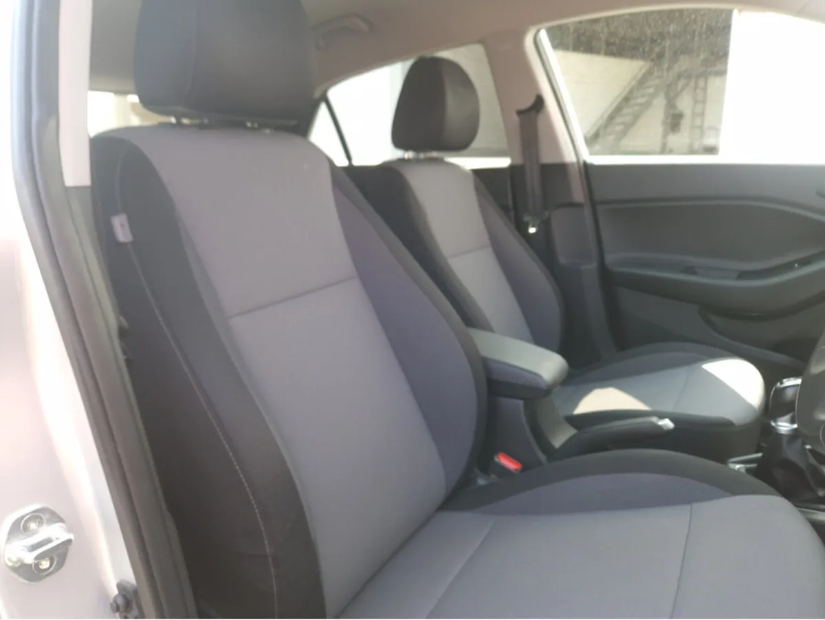 Hyundai i20 ACTIVE DELUXE 5DR - Image 4