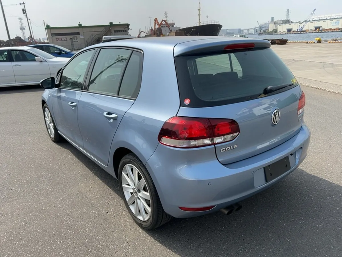 Volkswagen Golf HIGHLINE1.4 PETROL AUTOMATIC - Image 2