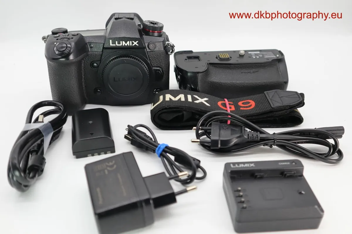 PANASONIC LUMIX DC-G9 CAMERA & DMW-BGG9 B-GRIP#508 - Image 4
