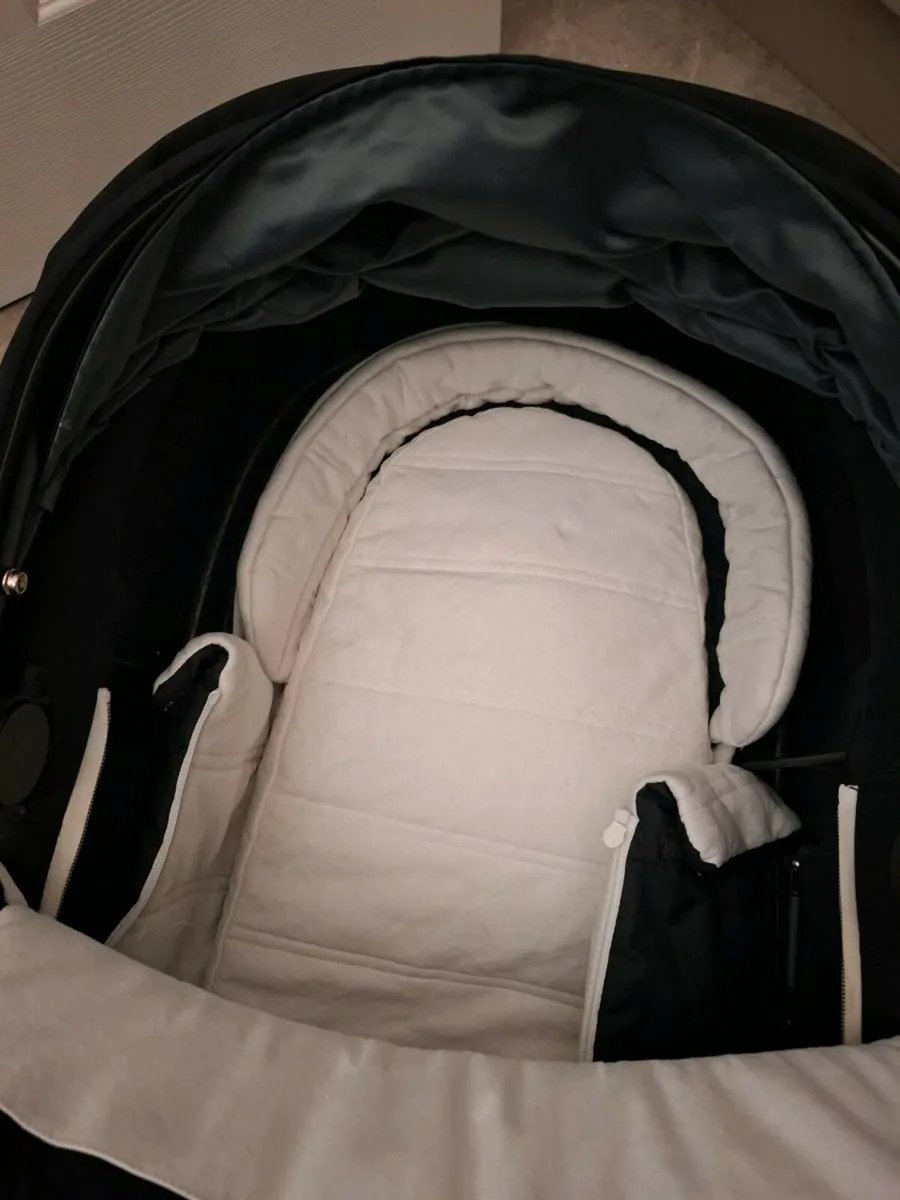 Cybex Lux Carrycot - Image 3