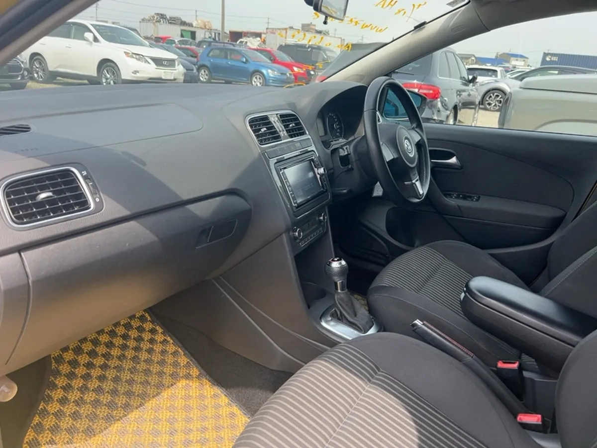 Volkswagen Polo HIGHLINE 1.2 PETROL AUTOMATIC - Image 3