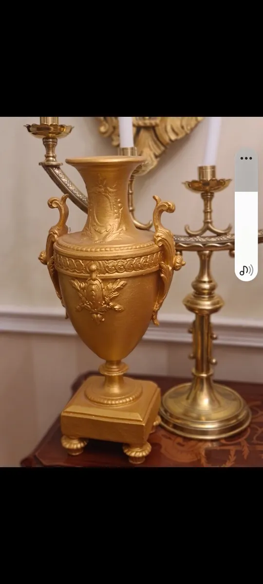 Art Deco urns - Image 1