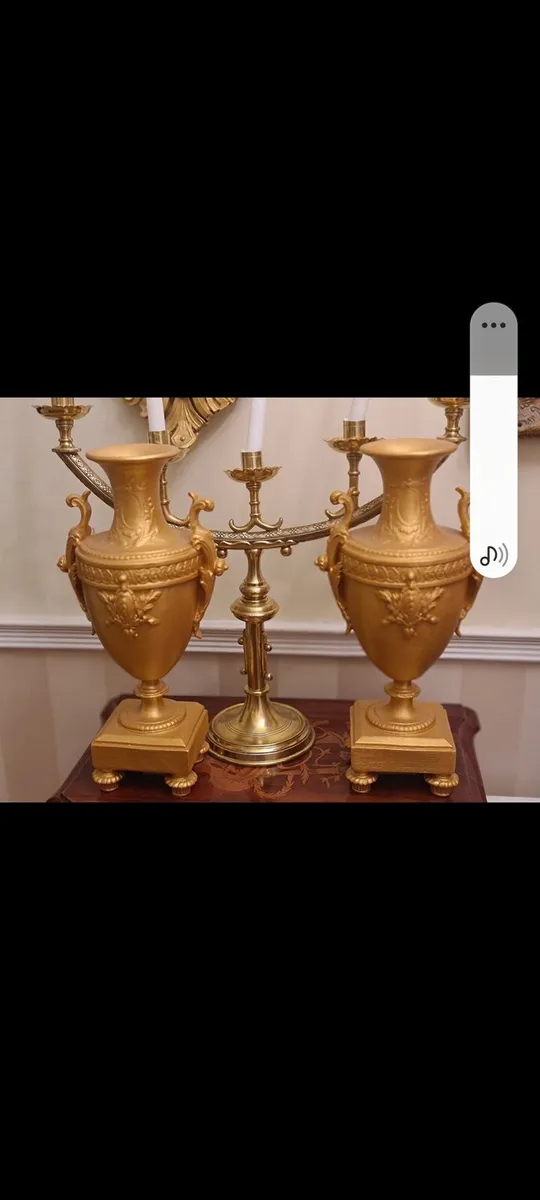 Art Deco urns - Image 1