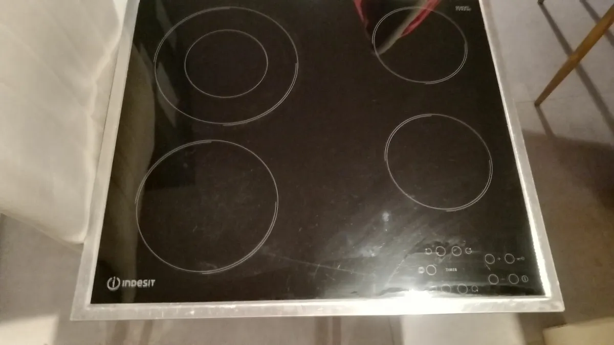 Indesit Hob - Image 3
