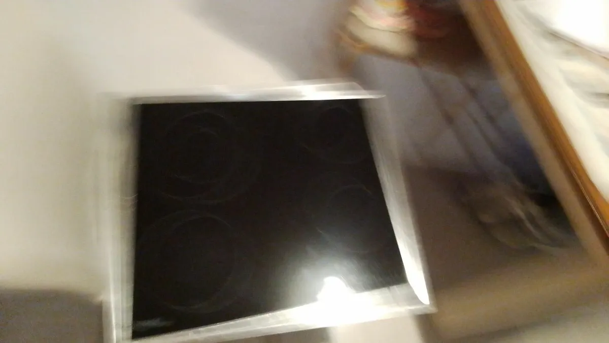 Indesit Hob - Image 4