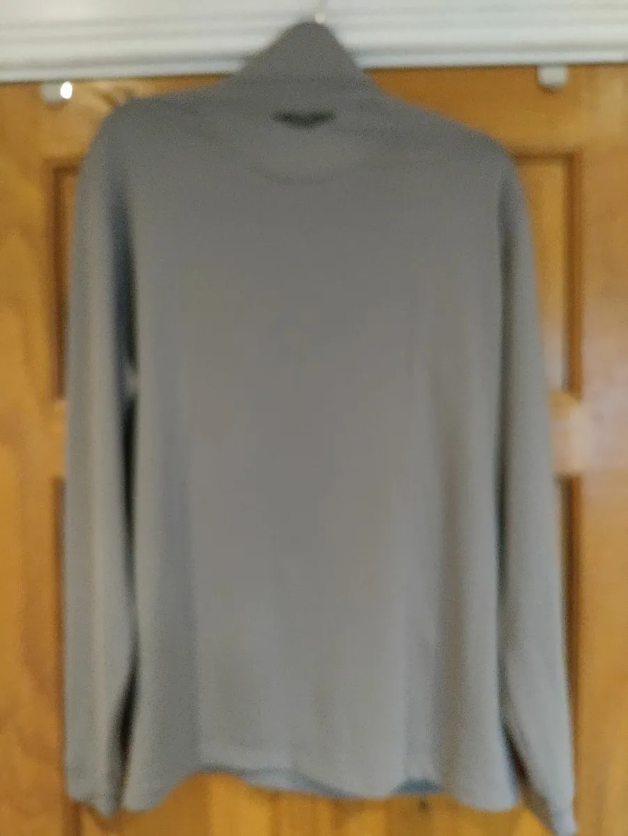 Aston Martin 1/4 zip sweater L - Image 4