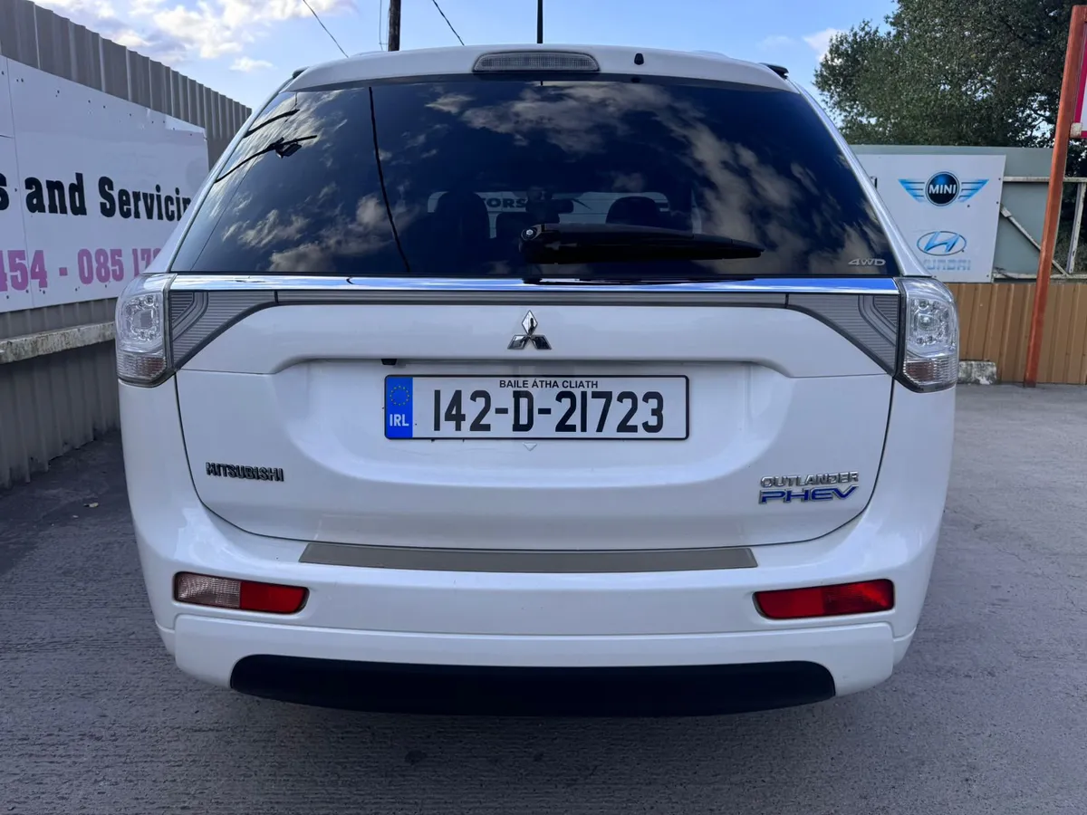 142 Mitsubishi Outlander Petrol Plug-in Hybrid - Image 4