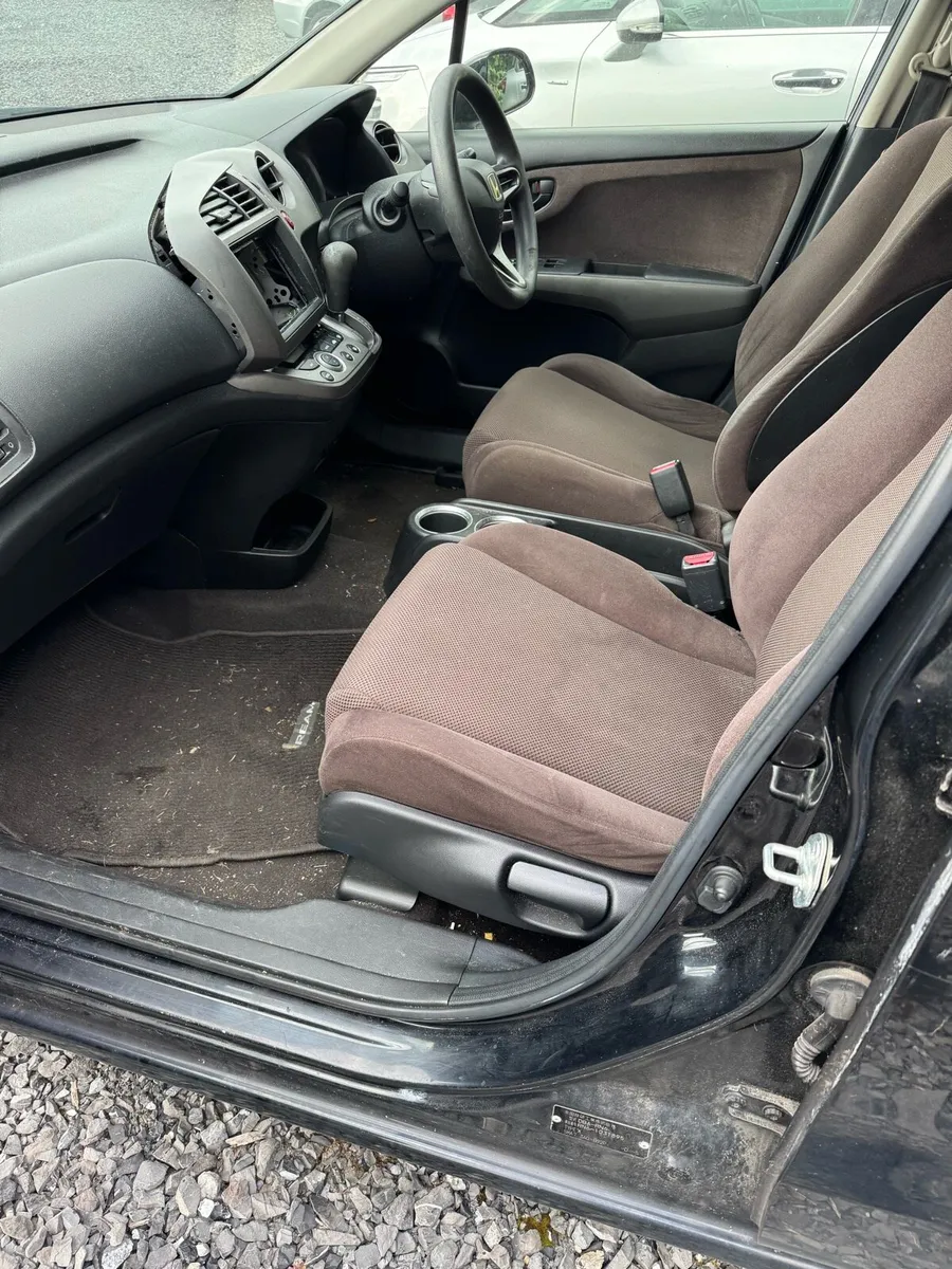 Honda Stream breaking for parts - Image 4