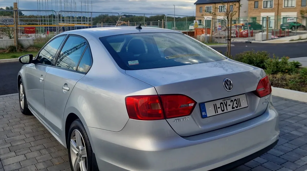 2011 Volkswagen jetta  1.6 TDI With 200,000 KM - Image 4