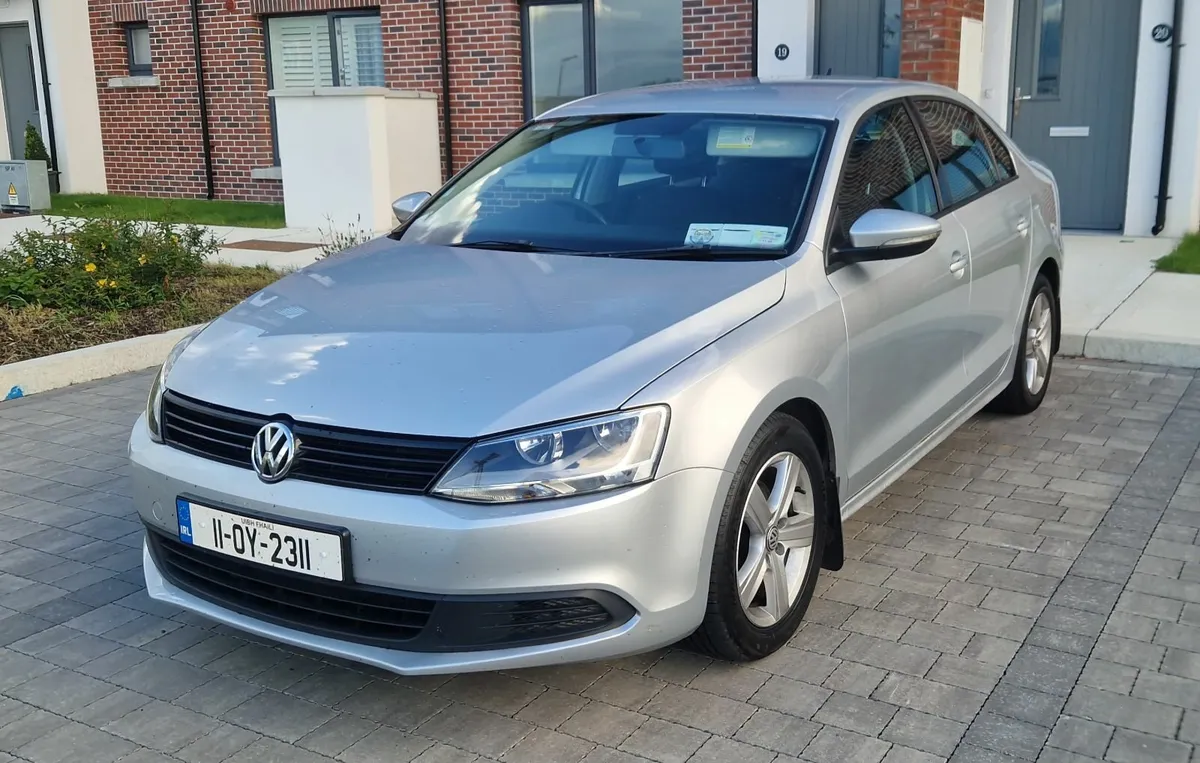 2011 Volkswagen jetta  1.6 TDI With 200,000 KM - Image 1