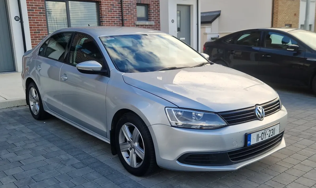 2011 Volkswagen jetta  1.6 TDI With 200,000 KM - Image 2