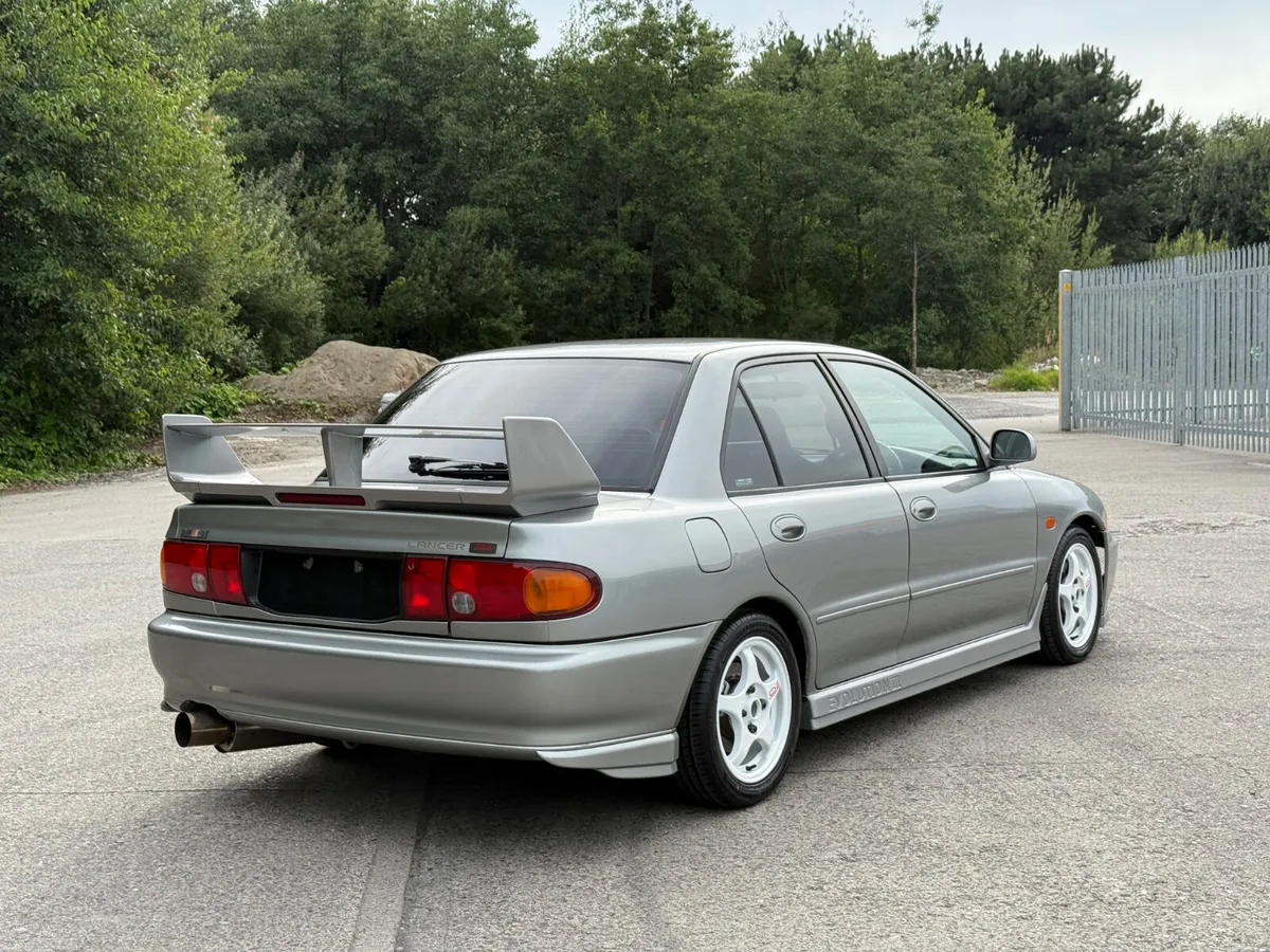 Mitsubishi Lancer 1995 Evolution 3 - Image 4