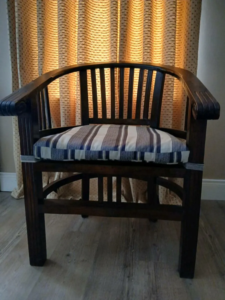 Large chair - Image 1