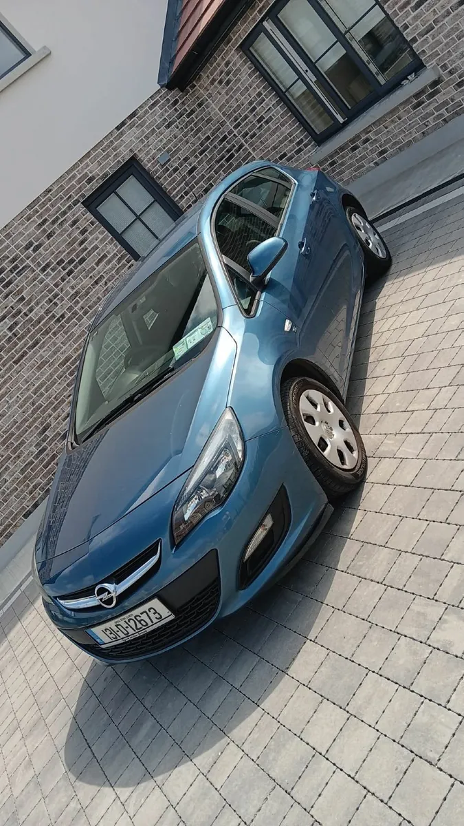 Opel Astra 2013 *Fresh NCT* - Image 2