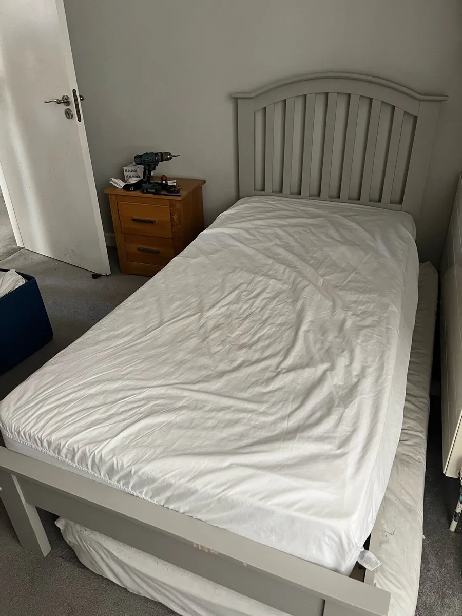 Single bed - Image 3