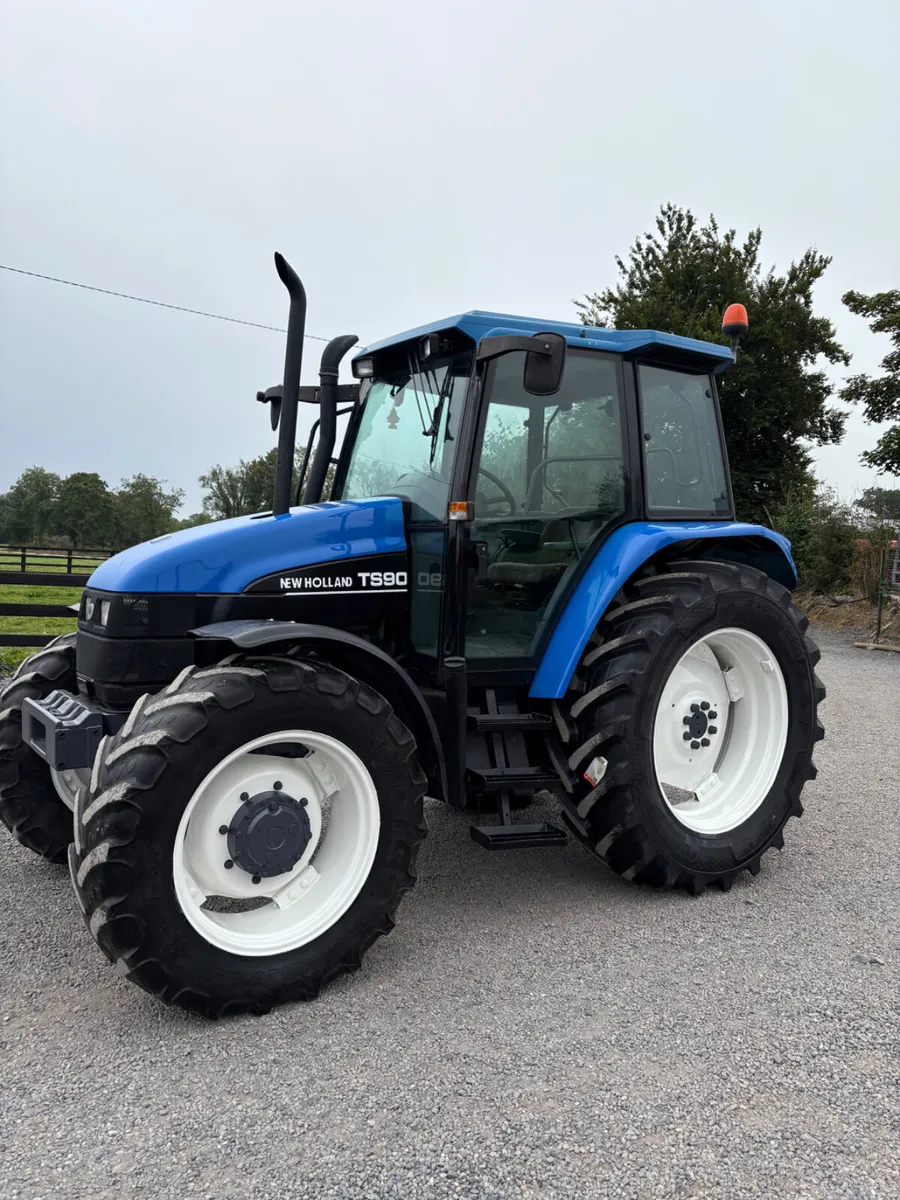 New Holland Tractor - Image 2
