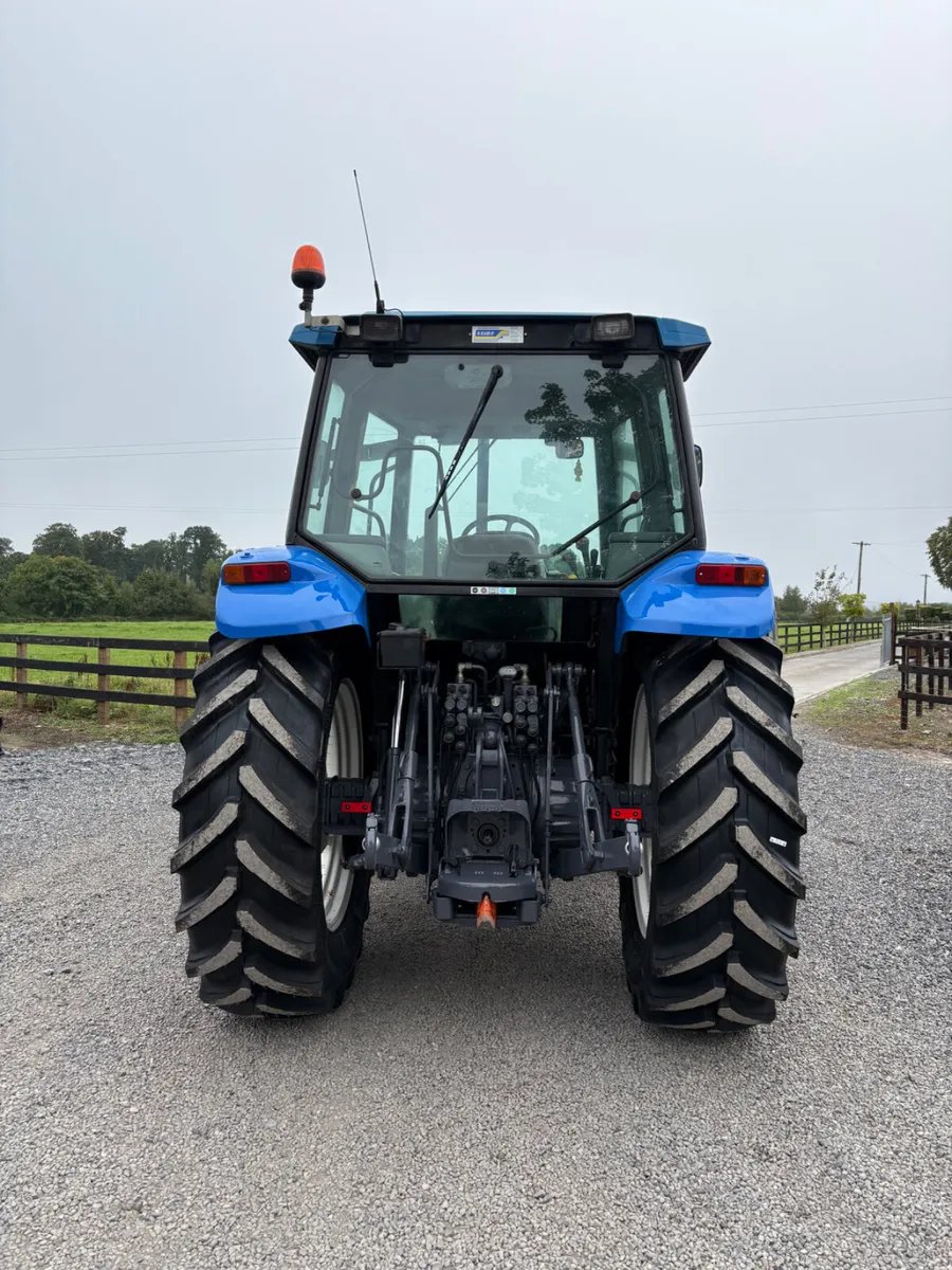 New Holland Tractor - Image 4