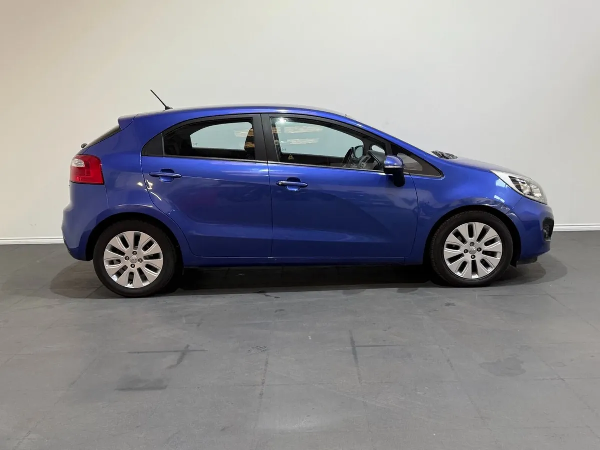 Kia Rio 1.4 L CRDi - Petrol Manual - Image 3