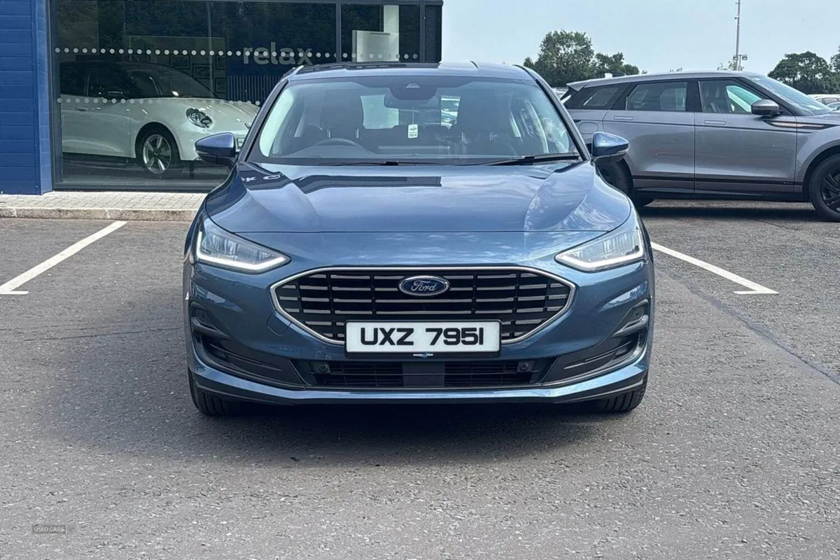 Ford Focus 1.0t 125PS Titanium in Chrome Blue Onl - Image 4