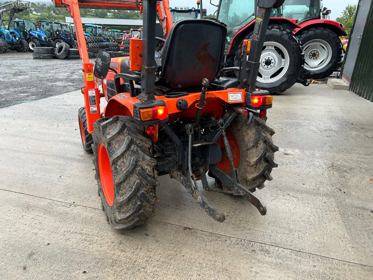 Kubota B2530 Compact Tractor with Loader - Image 4
