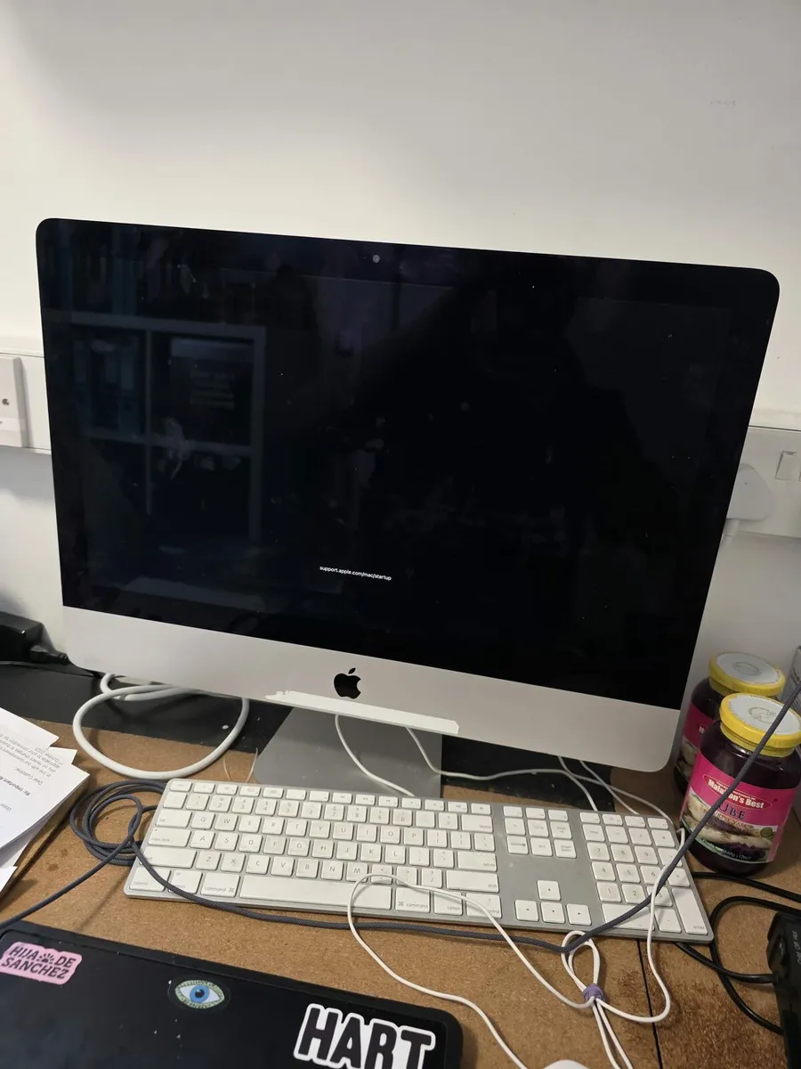 Apple iMac (21.5-inch, 2017) - Image 1