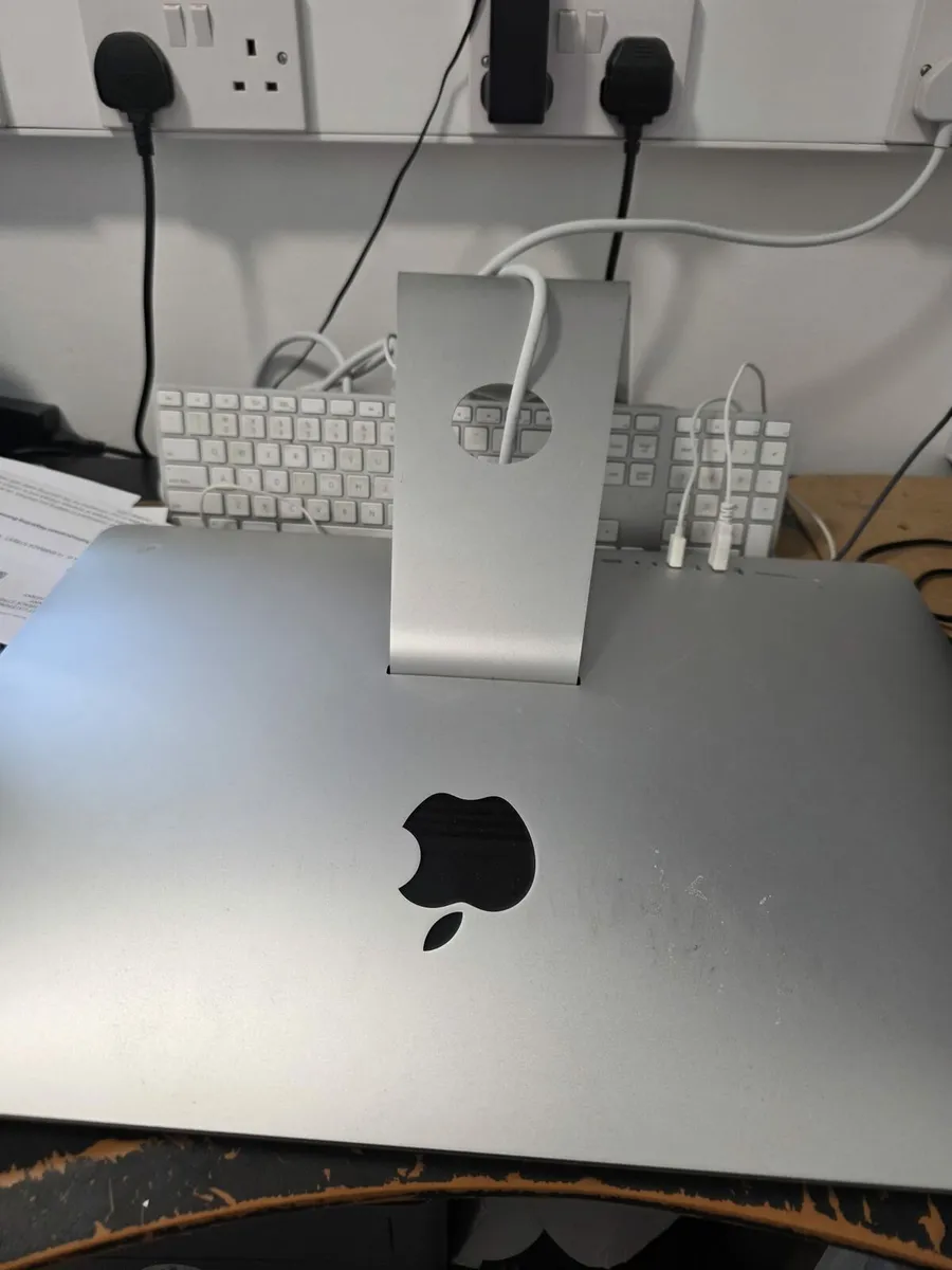 Apple iMac (21.5-inch, 2017) - Image 3