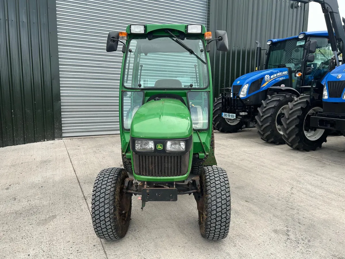 John Deere 2520 Compact Tractor - Image 2