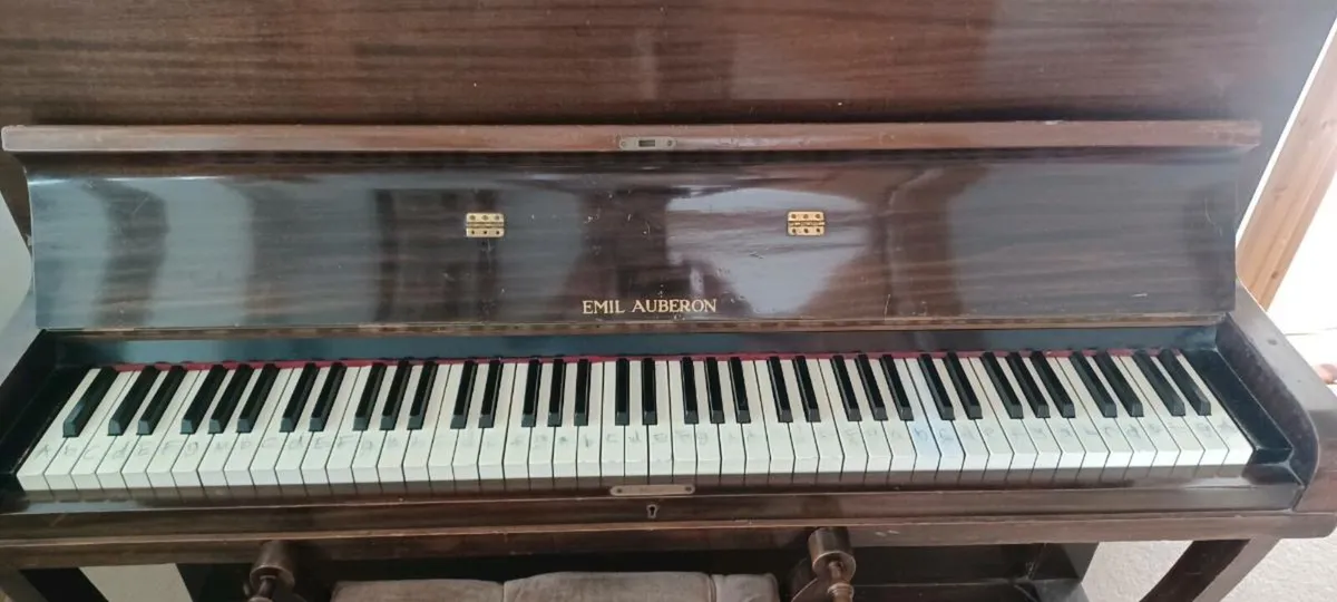 Piano and stool - Image 1
