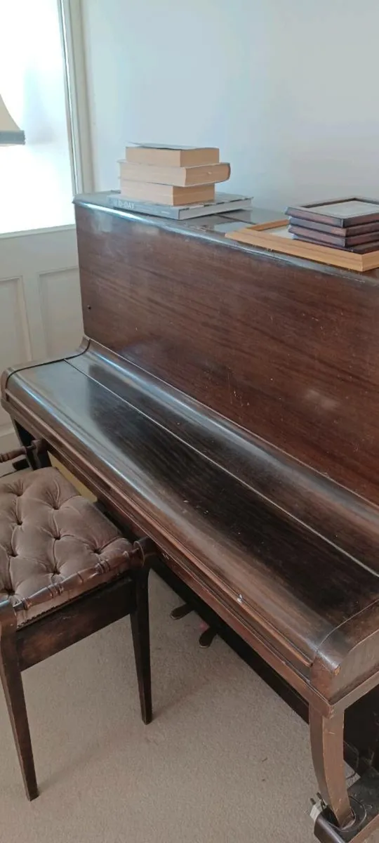 Piano and stool - Image 3