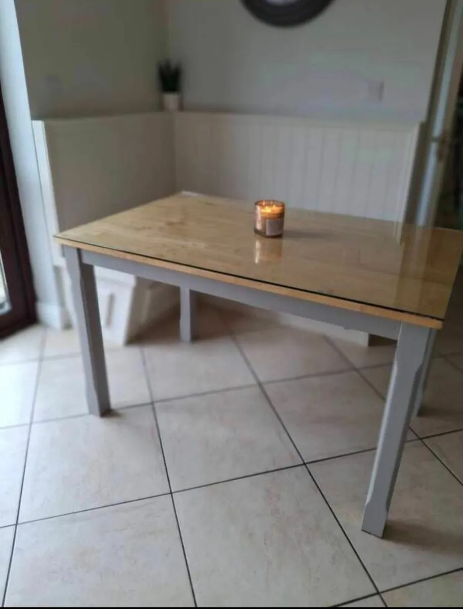 Kitchen table - Image 1