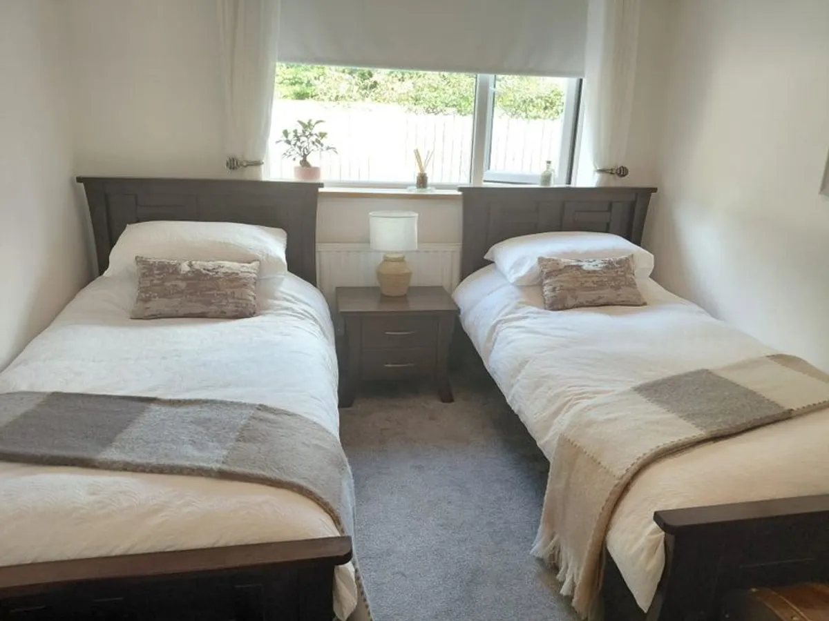 Bedroom furniture - Image 1