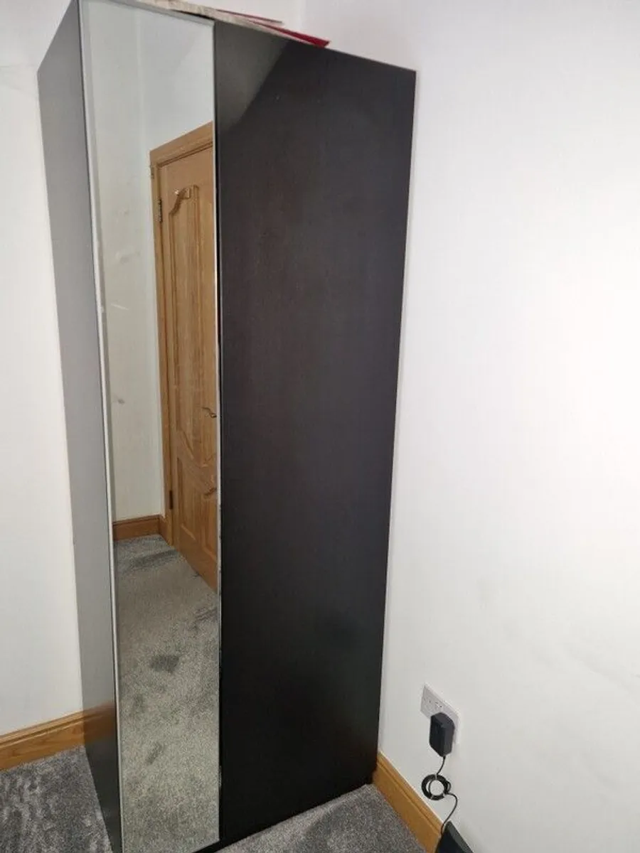 Bedroom furniture - Image 2