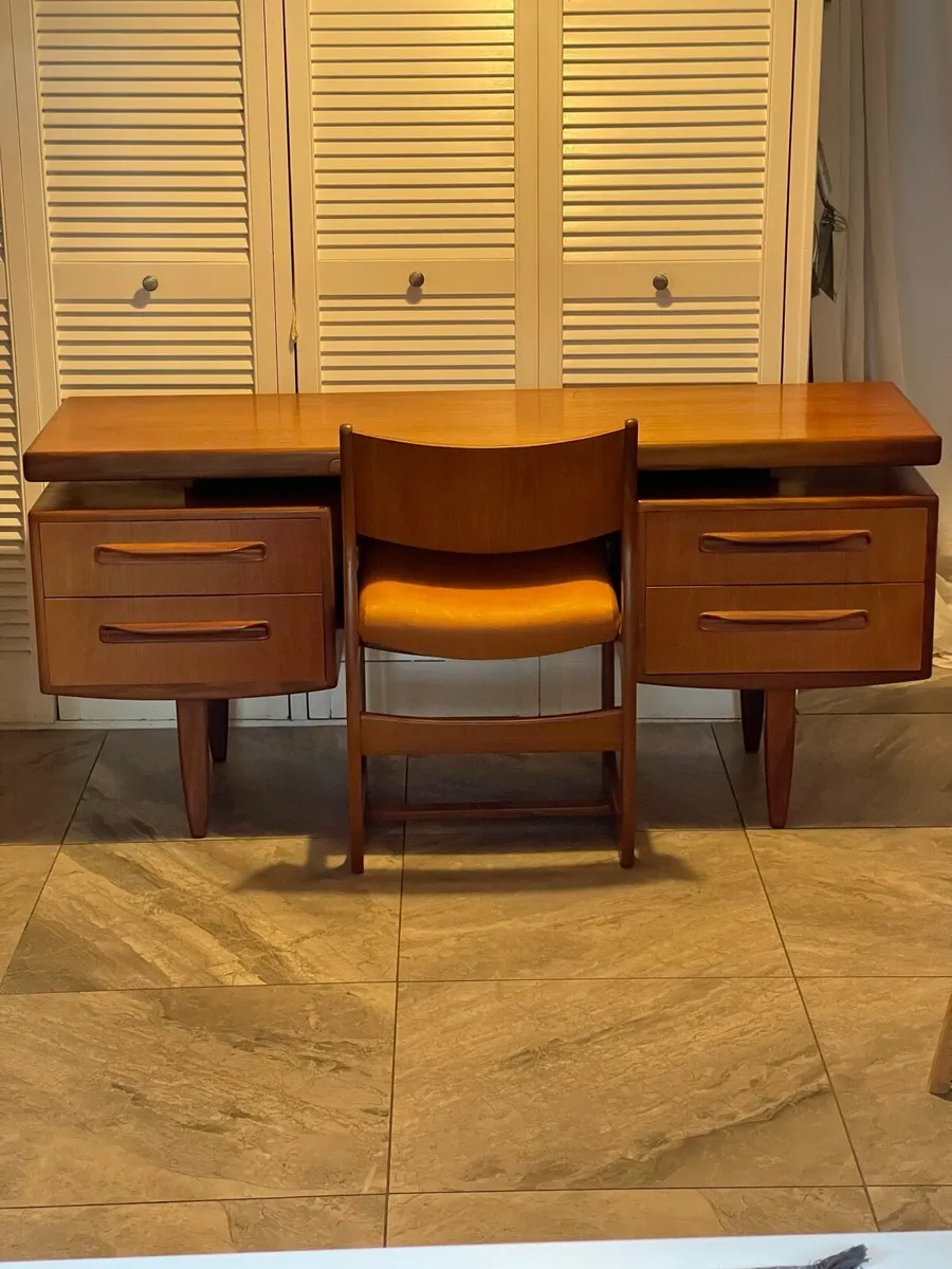 Mid century G plan desk - Image 1