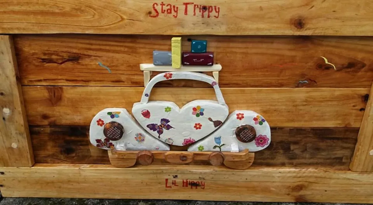 Rustic " stay trippy " hippy bug sign / display - Image 1