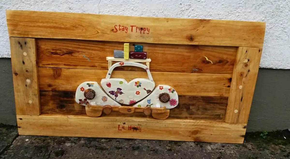 Rustic " stay trippy " hippy bug sign / display - Image 2