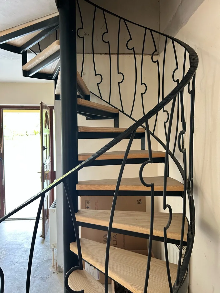 Spiral stairs - Image 2
