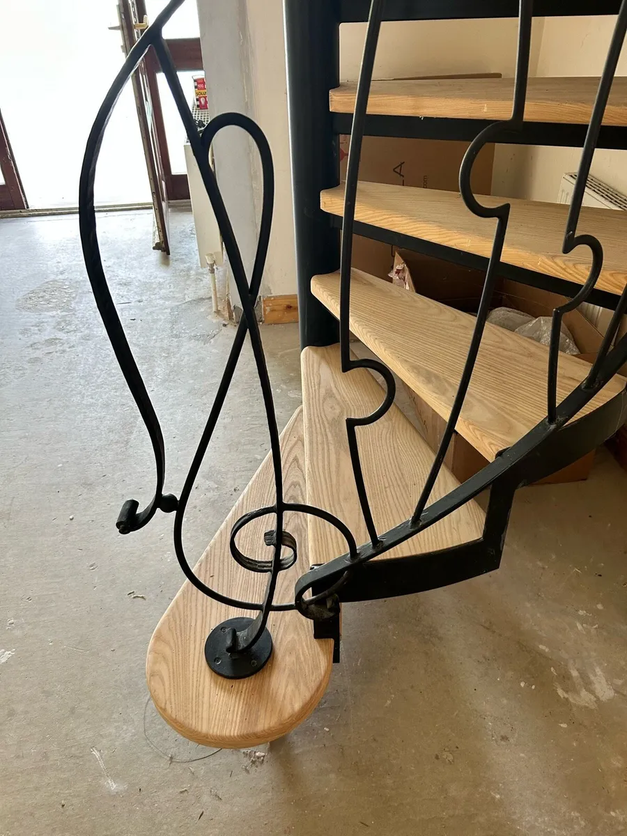 Spiral stairs - Image 3