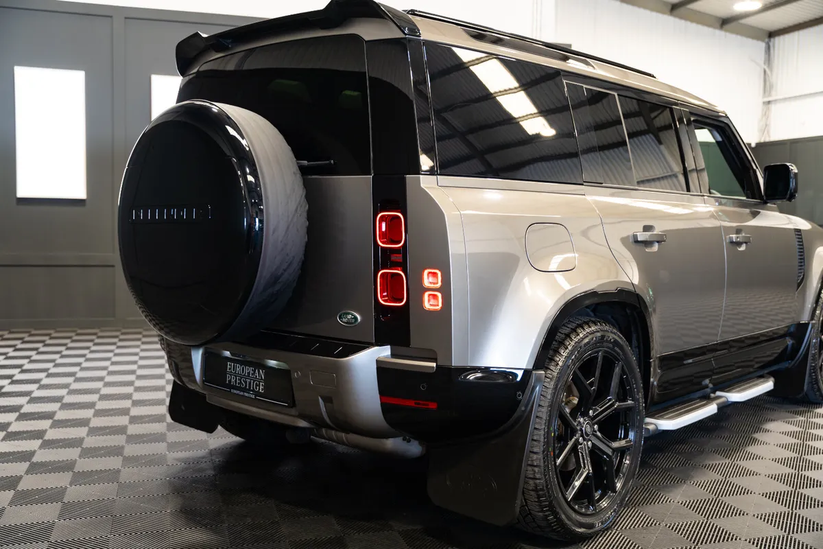 212 Defender 110 D250 HardTop S 3 Seat Commercial - Image 4