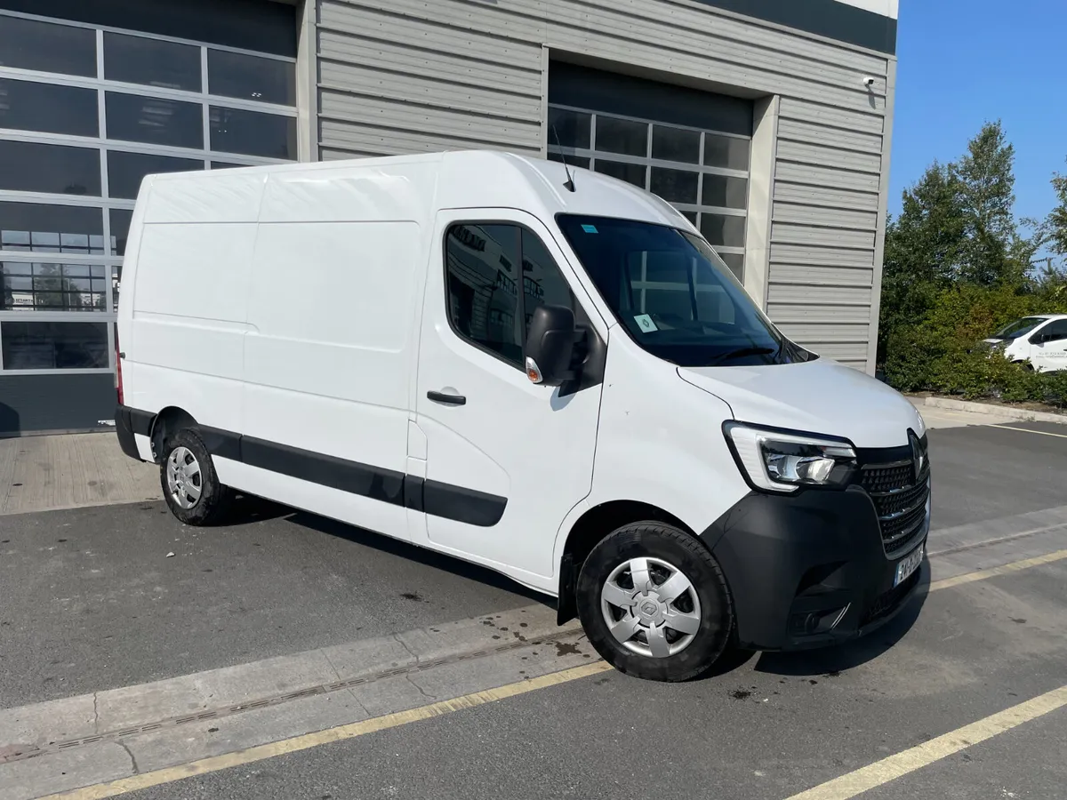 Only 10K Kms - 2024 Renault Master L2H2 - Image 2