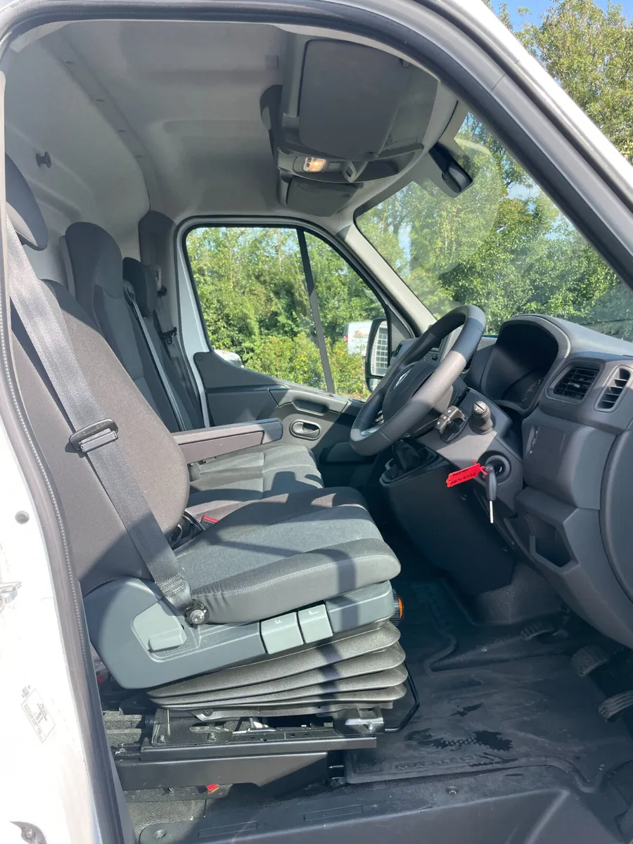 Only 10K Kms - 2024 Renault Master L2H2 - Image 3