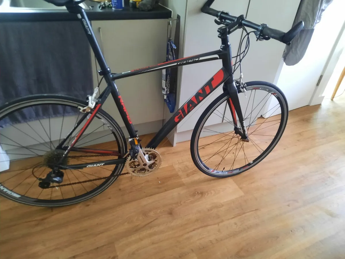 Giant road bike - Image 2