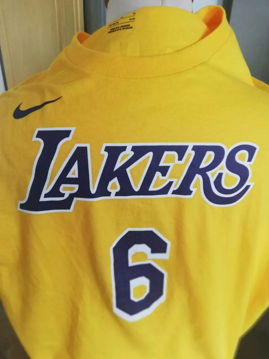 Nike Lakers Le Bron James number 6 yellow t-shirt - Image 4