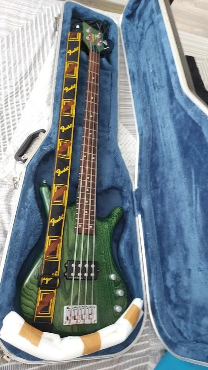 Tanglewood Bass Guitar & 30watt practice amp - Image 3