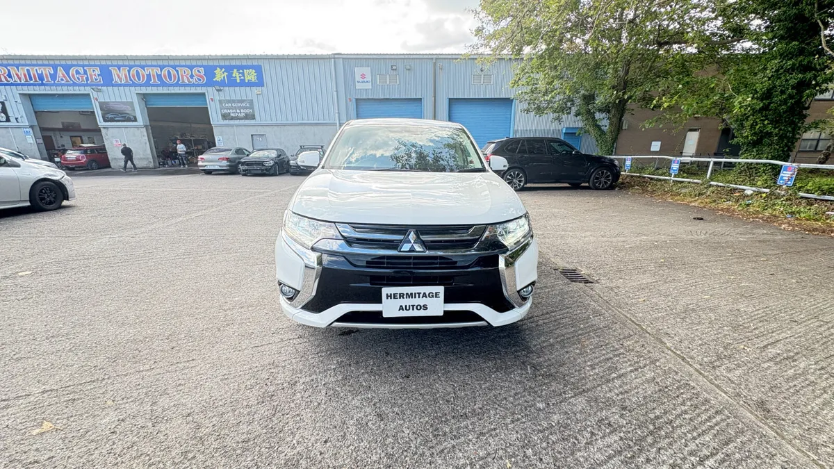 Mitsubishi Outlander 2.0 Hybrid Plug in 2016 - Image 2