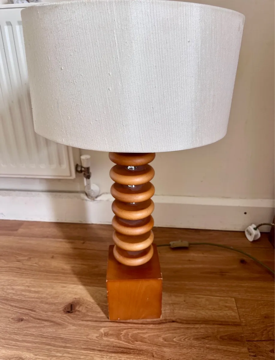 Table lamp