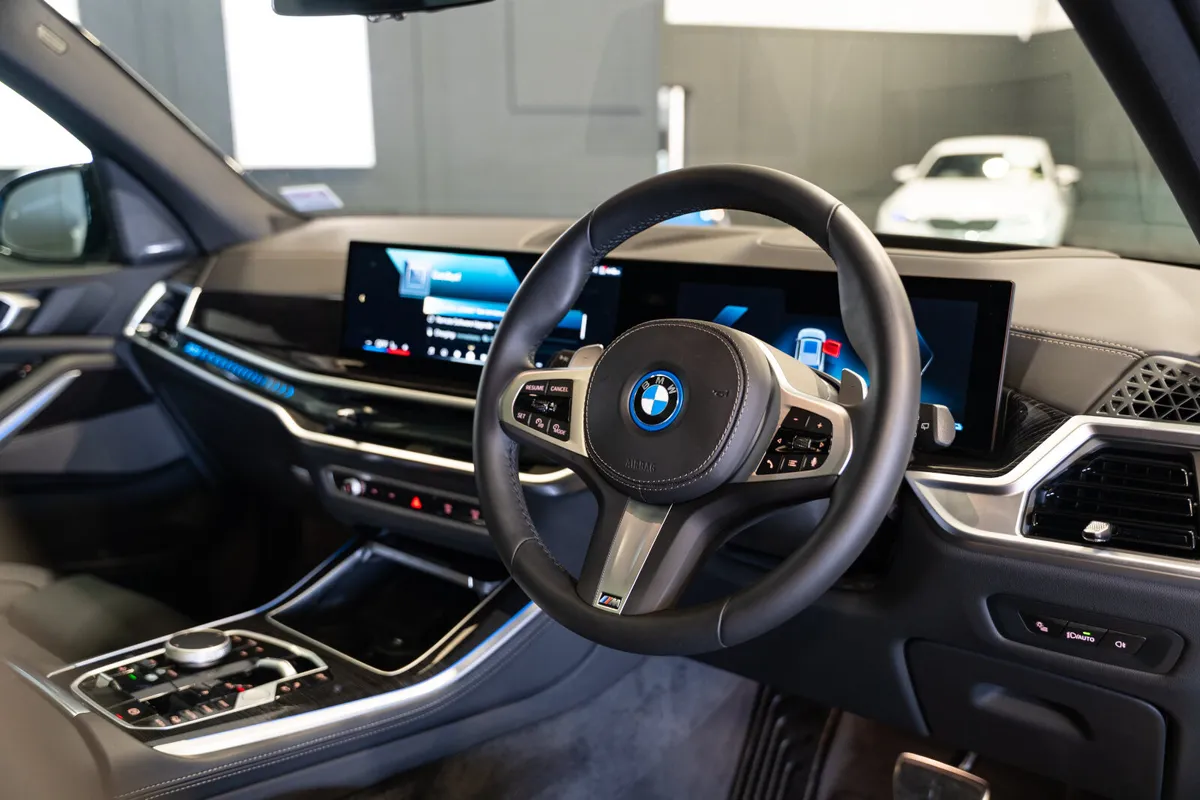 2025 BMW X5 X-Drive 50e M-Sport - Image 3
